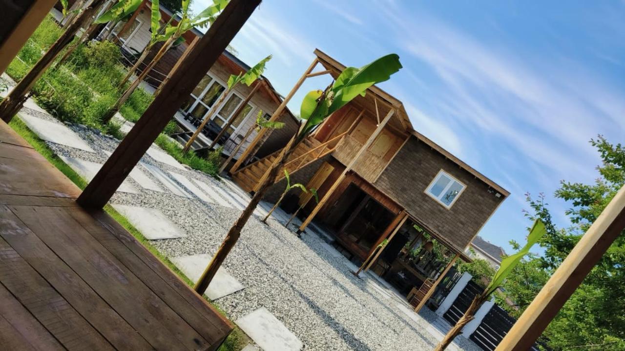Aqua Palm Resort Soechoemi Buitenkant foto