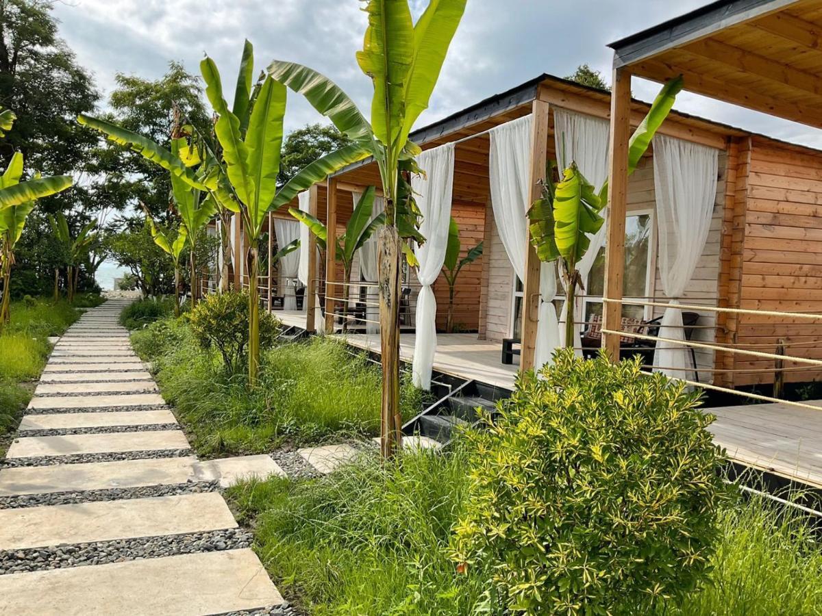 Aqua Palm Resort Soechoemi Buitenkant foto